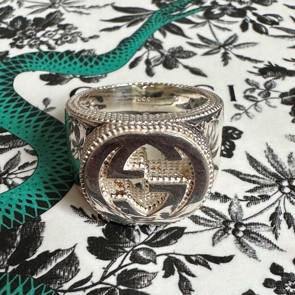 Gucci Silver Interlocking Gucci   Logo ring
